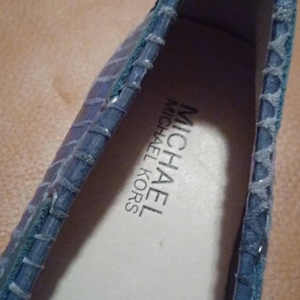 > Michael Kors Textured Blue  Leather Flats Women's Size 7.5
